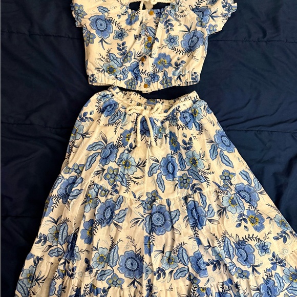 Other - Floral Blue and White Two-Piece Set